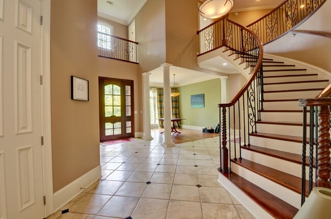 Building Photo - Executive Golf Course Rental in Moores Mil...