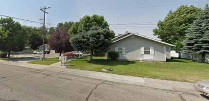 Building Photo - 343 W Pine St