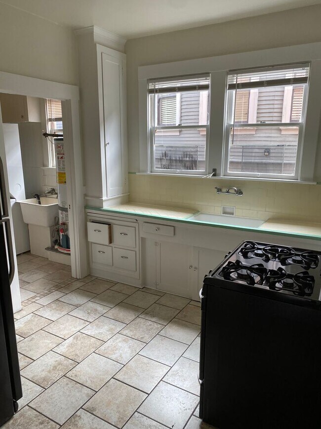 Building Photo - 752 55th St