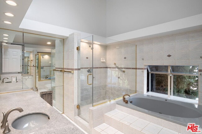 Building Photo - 459 21st Pl