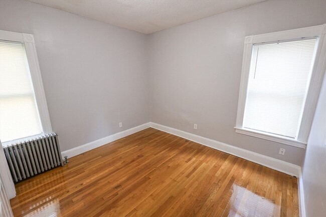Building Photo - 129 Draper St