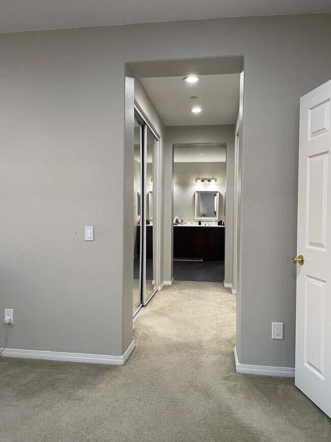 Building Photo - 7413 Tioga Ln