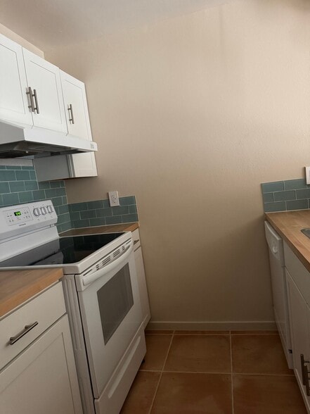 Building Photo - 155 G Calle Ojo Feliz