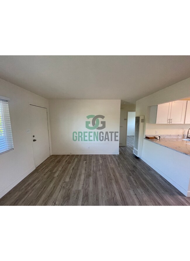 Building Photo - 325 W H St