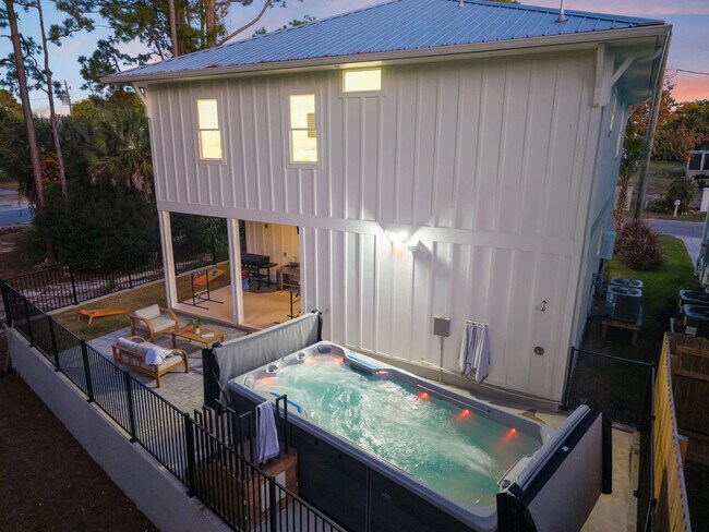 Building Photo - 223 E Lakeshore Dr