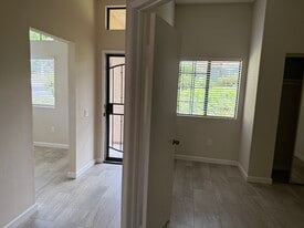 Building Photo - 2814 Chatsworth Way