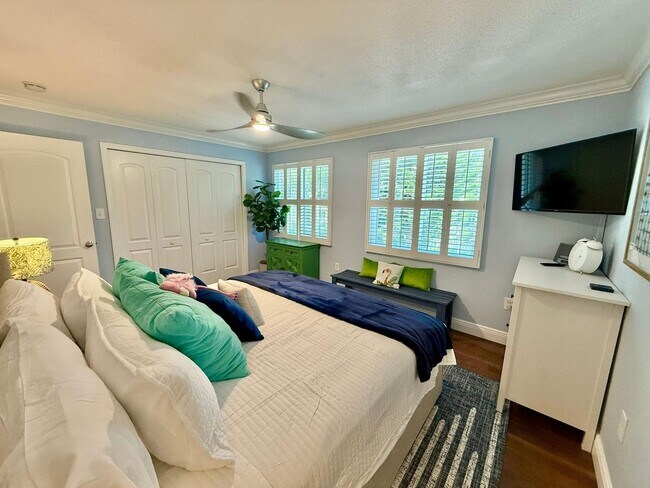 Building Photo - Beautiful 2 Bedroom Townhome in NSB with p...