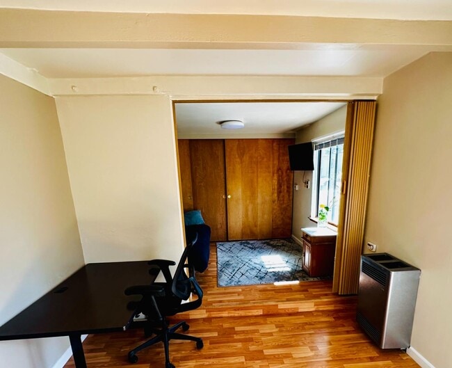 Building Photo - 327 Woodland Park