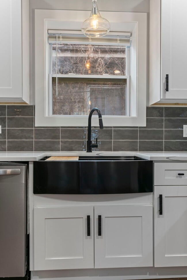 Building Photo - 5542 W 64th St