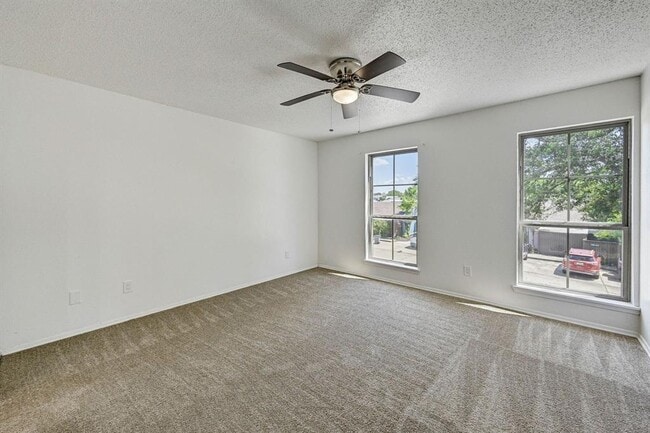 Building Photo - 2022 Lakewood Ct