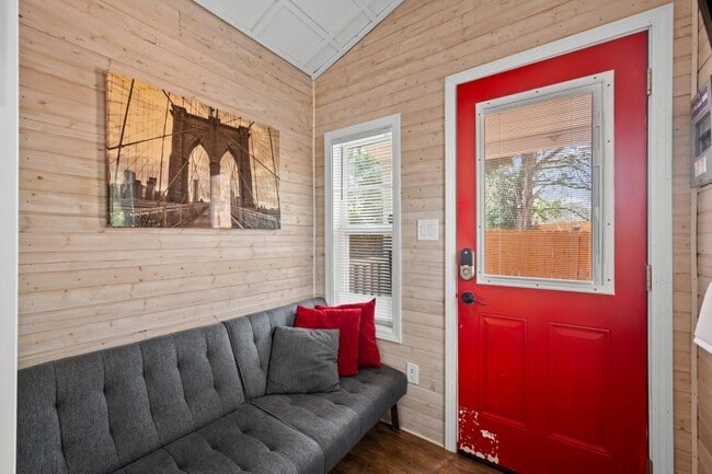 Building Photo - 414 Charles Pl