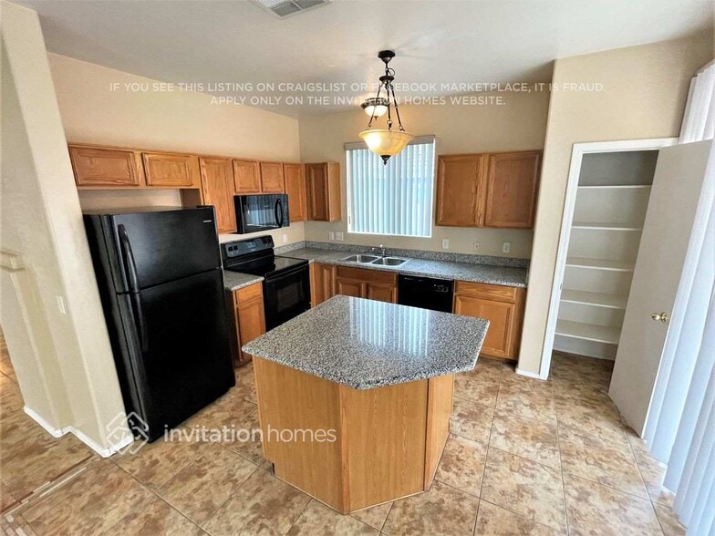 Building Photo - 13350 W Rose Ln