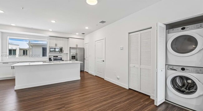 Building Photo - 18155 SW 98th Ave