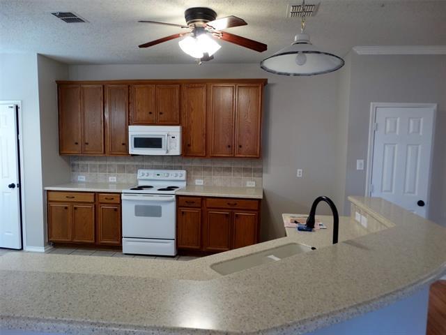 Building Photo - 7208 Yellowstone Dr