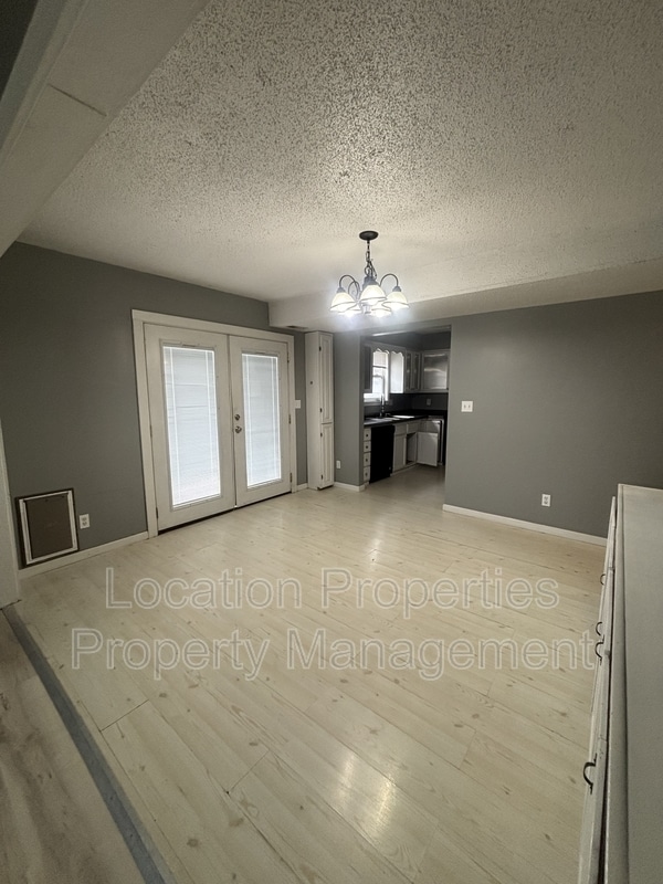 Building Photo - 331 Clayton Ct