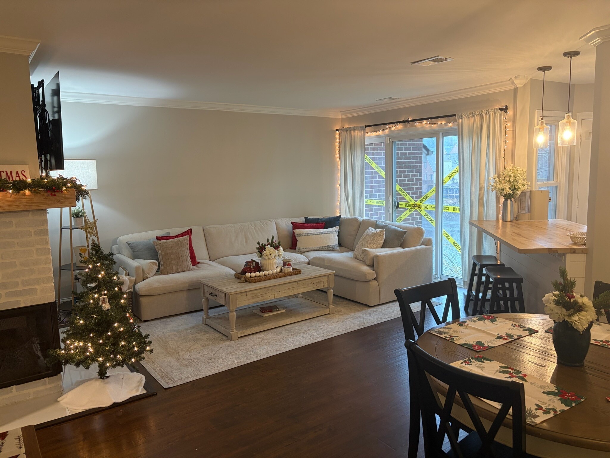 Building Photo - 7602 Lakeside Village Dr