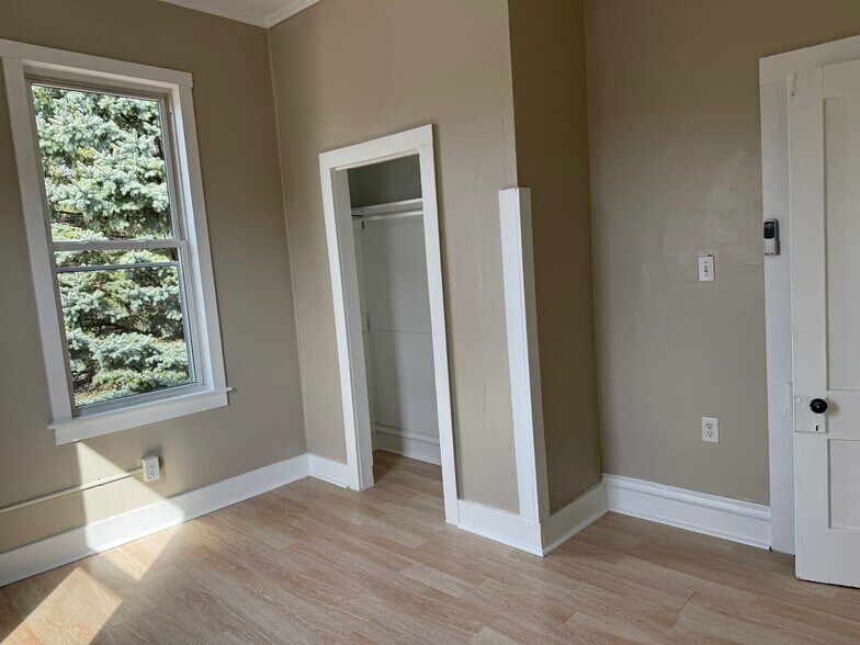 Building Photo - 262 Fond du Lac Ave