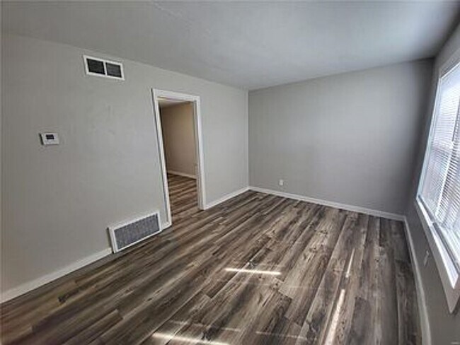 Building Photo - 6156 Jackson Ave