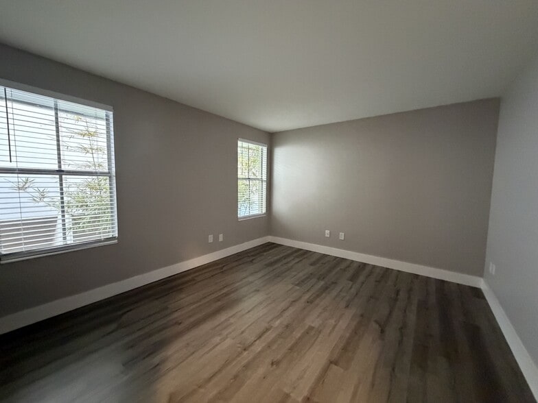 Building Photo - 1 Bed/1 Bath - Unit 5