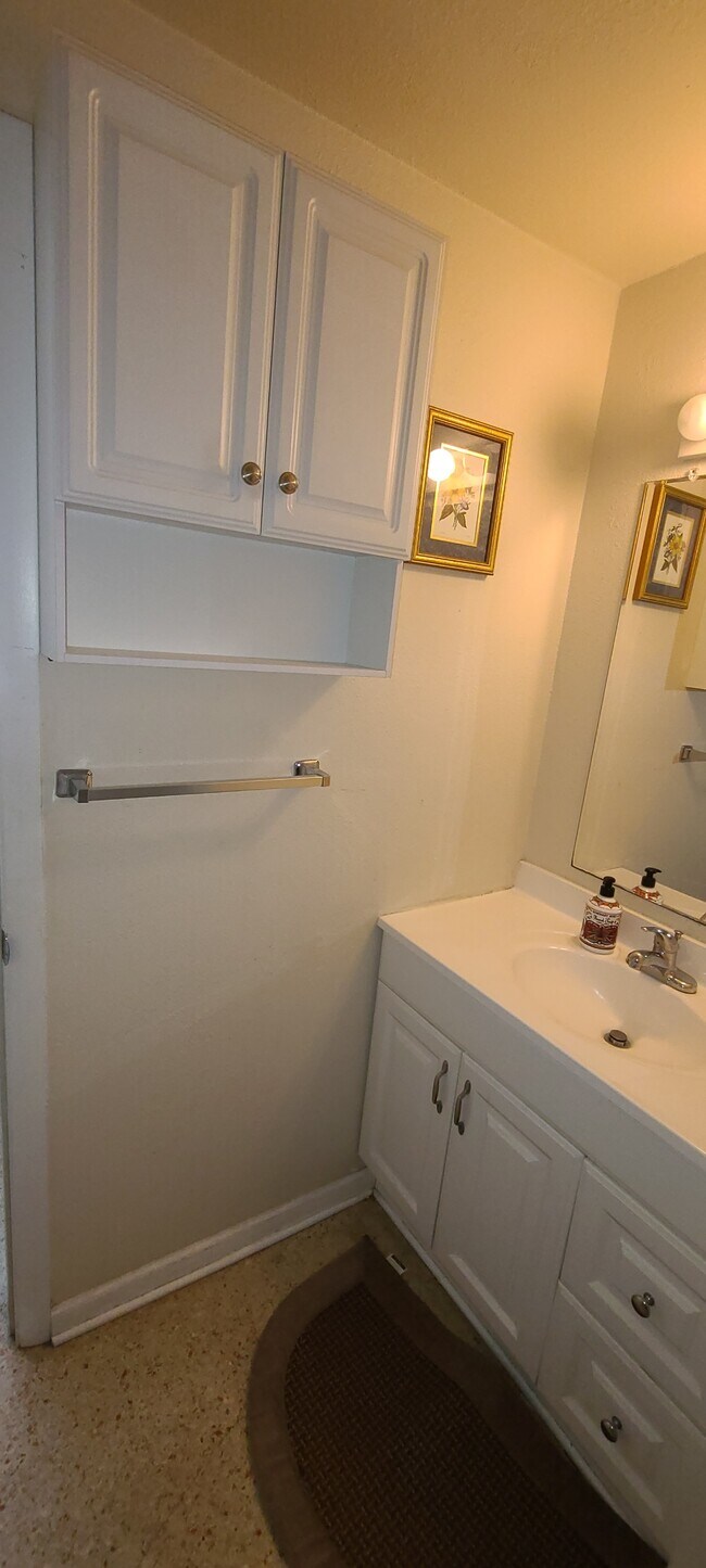 Building Photo - 486 Pinewood St