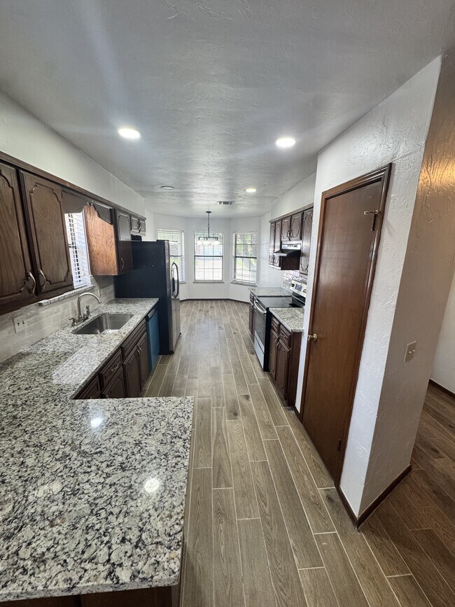 Building Photo - 13172 Eastridge Dr