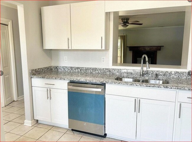Building Photo - 1021 Thornwoode Ln
