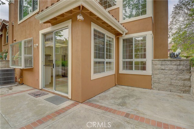 Building Photo - 22 Matisse Cir