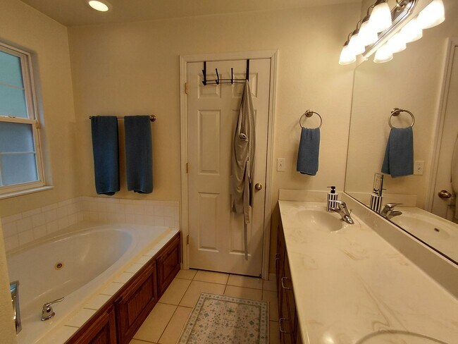 Building Photo - 21079 Hideaway Ln