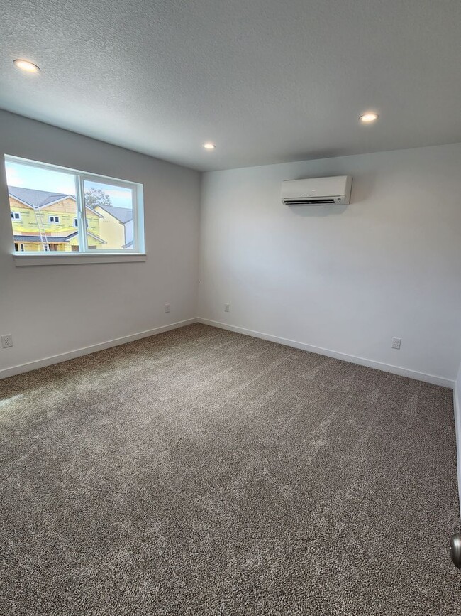 Building Photo - 1011 Peach Rd