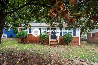 Building Photo - 3 Bedroom Pet-Friendly Home in Charlotte, NC with Main Street Renewal
