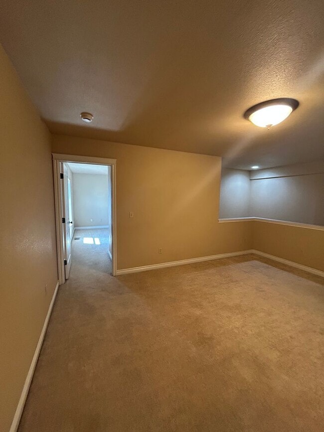 Building Photo - Columbia Falls 3 Bedroom Townhome!
