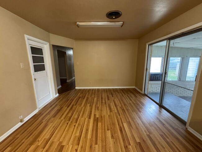 Building Photo - 2318 Mary Ln