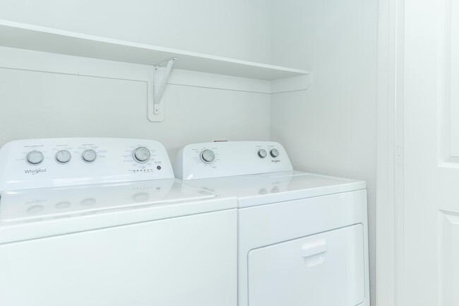 Building Photo - Modern 1-Bed with City Views!