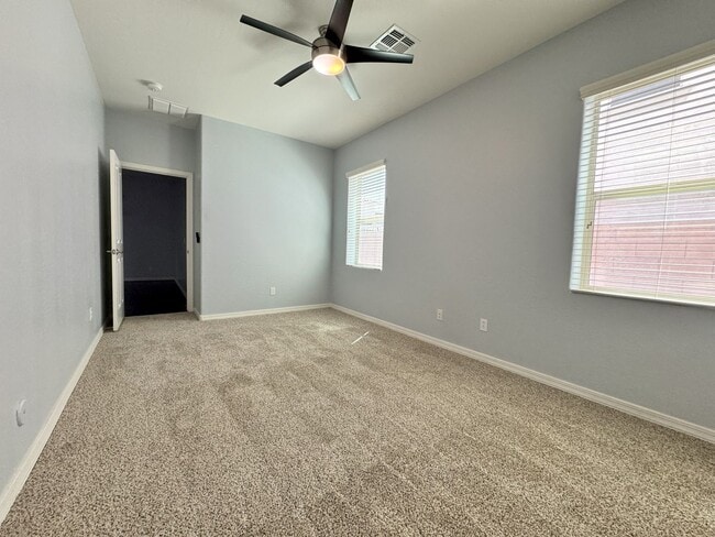 Building Photo - Spacious 5-Bedroom + Loft in Lyons Gate wi...