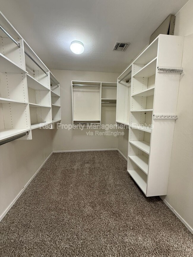 Building Photo - 8145 W Palo Verde Ave