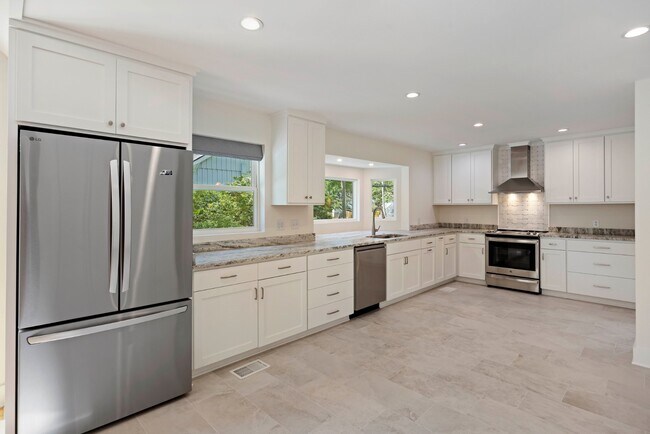 Building Photo - 137 Sparrow Dr