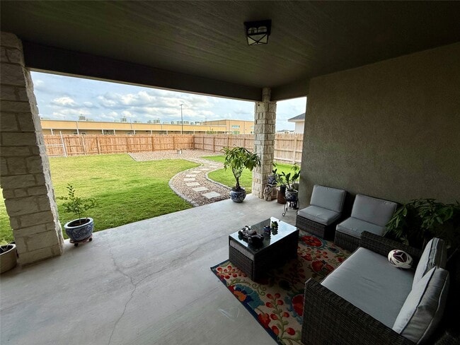 Building Photo - 421 Pitaya Ln