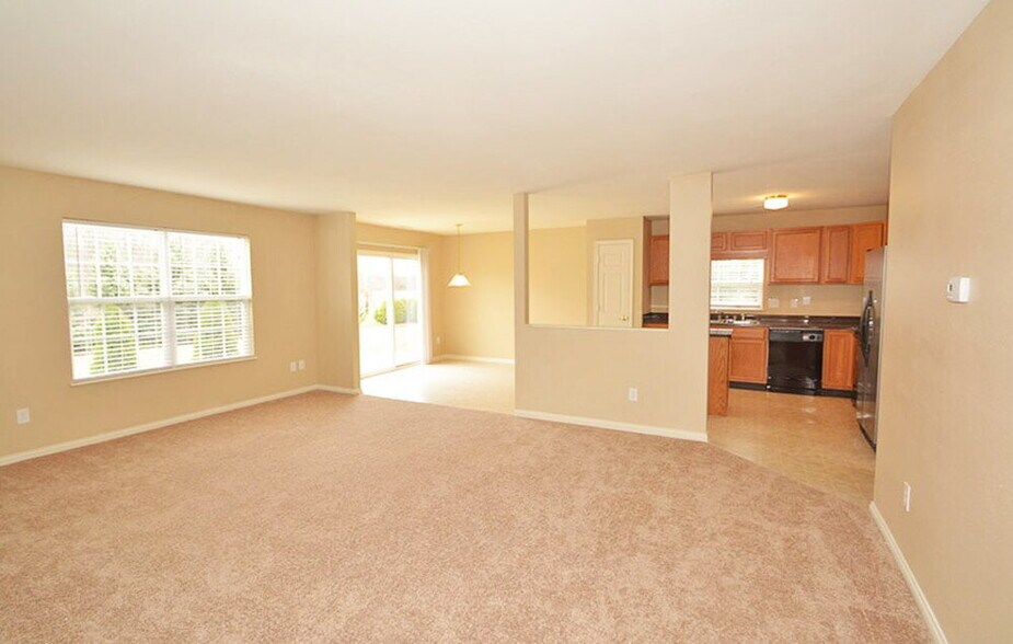 Building Photo - 4768 Beach Club Dr