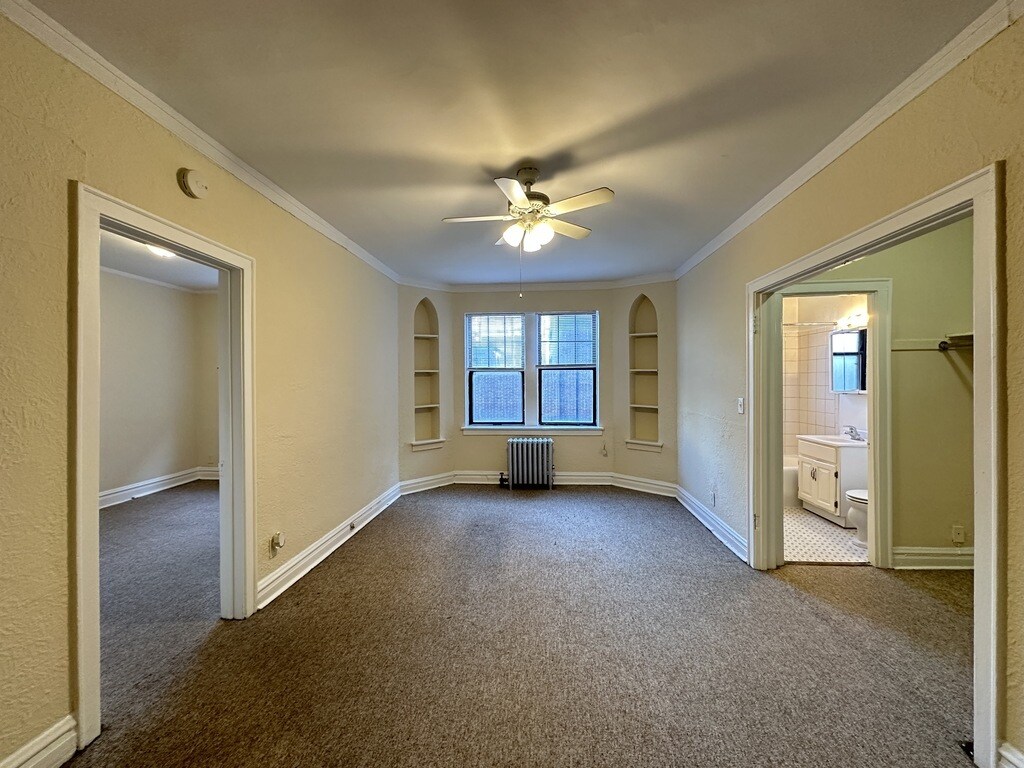 Building Photo - 4834 N Damen Ave