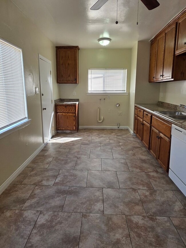 Building Photo - 505 33rd St