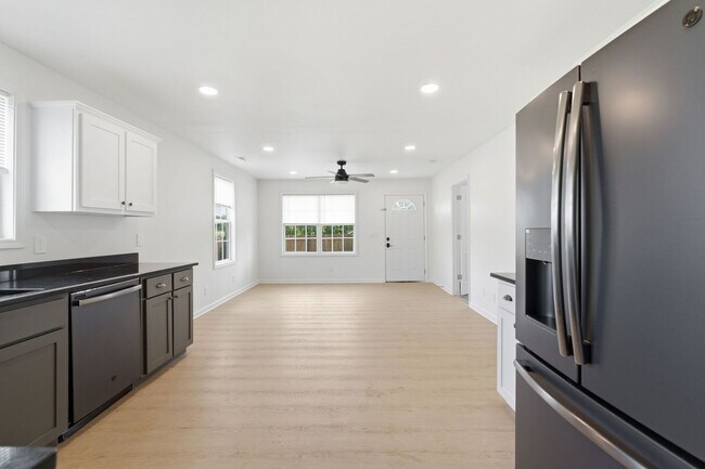 Building Photo - Charming Updated Home with Expansive Yard in Joelton!