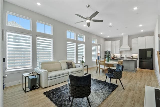 Building Photo - 12106 Dahlia Bay Dr