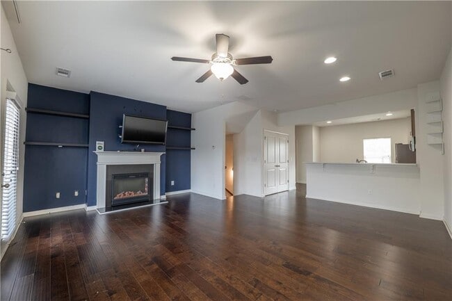 Building Photo - 915 Society Cir