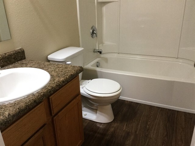 Building Photo - 4660 Amesbury Pl