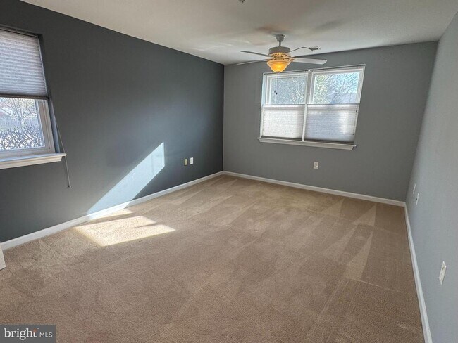 Building Photo - 102 Mercer Ct