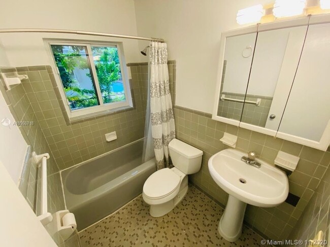 Building Photo - 800 Andalusia Ave