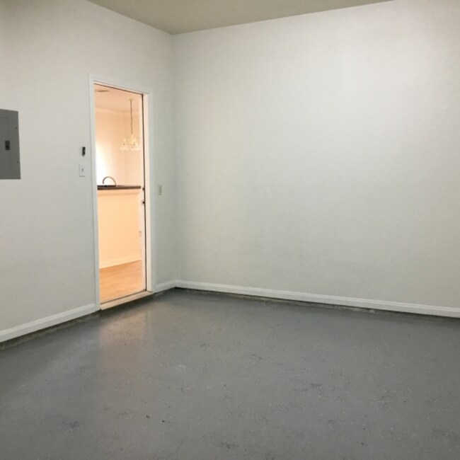 Building Photo - 2911 Whisper Oaks Ln