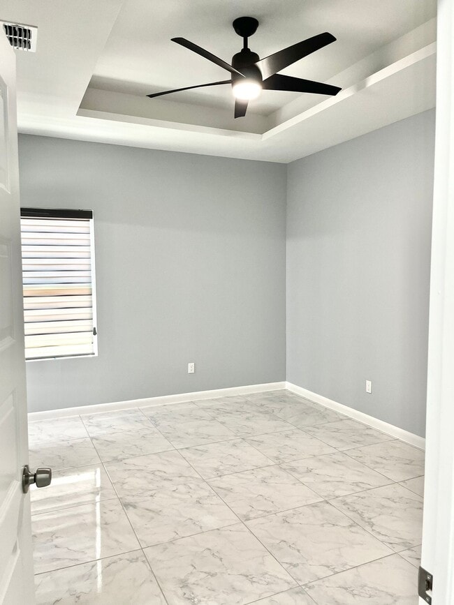 Building Photo - 1000 N Abbey Ave