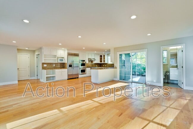 Building Photo - 261 Langton Ave