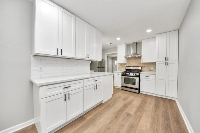 Building Photo - 710 Canary Cir